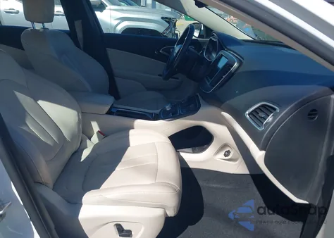 2015 Chrysler 200 C z USA, uszkodzony, nr VIN 1C3CCCCB7FN648177